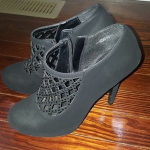madeline girl Shoes - Black booties size 8.5M Madeline Girl madeline girl Shoes - Black booties size 8.5M Madeline Girl